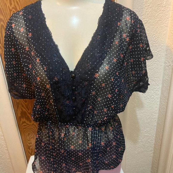 Sheer floral print short sleeve blouse - Picture 2 of 6